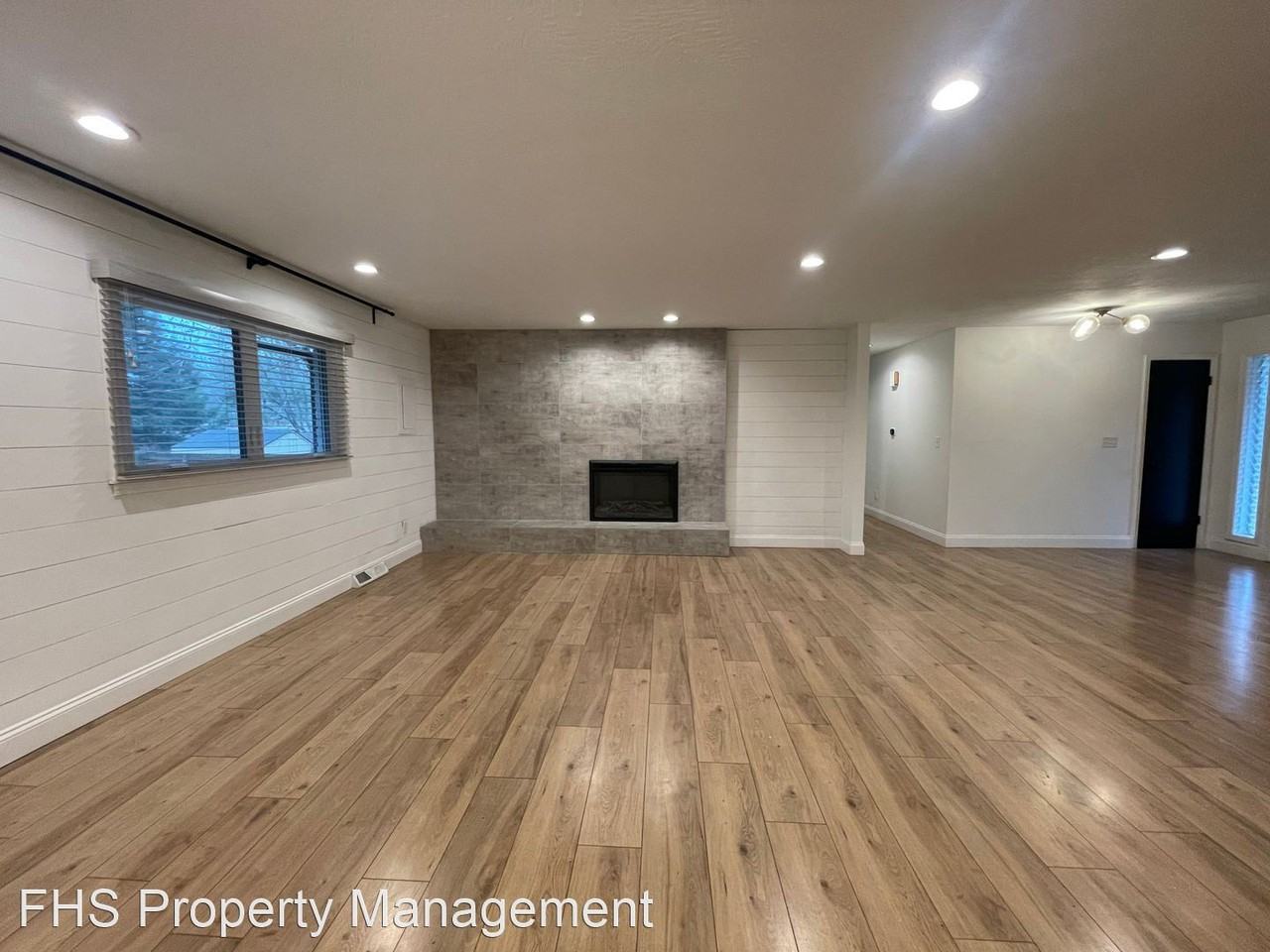 1525 S Charing Rd - Photo 3 of 20