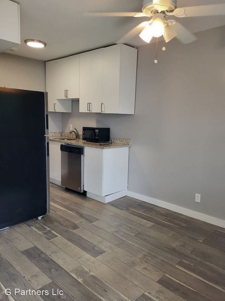 1316 NE 5th Ave - Photo 2 of 9