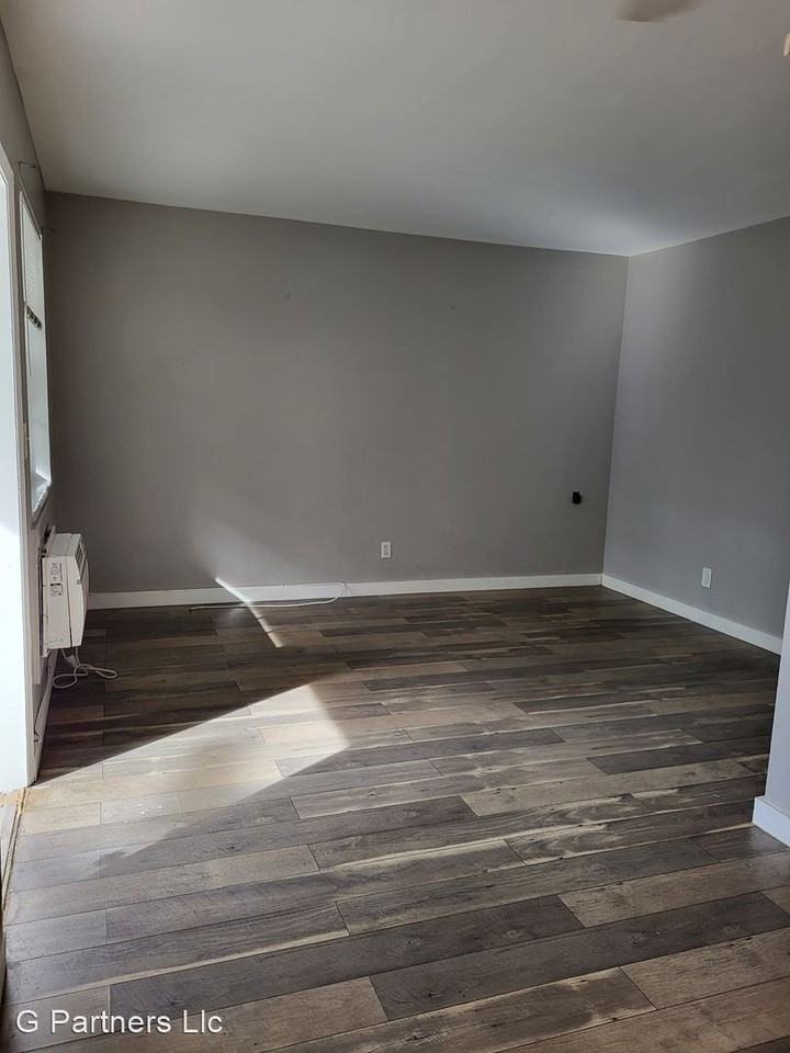 1316 NE 5th Ave - Photo 3 of 9