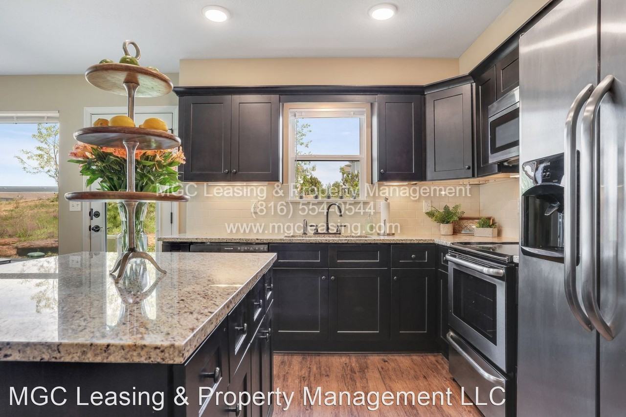 9344-9350 N Main St - Photo 3 of 24