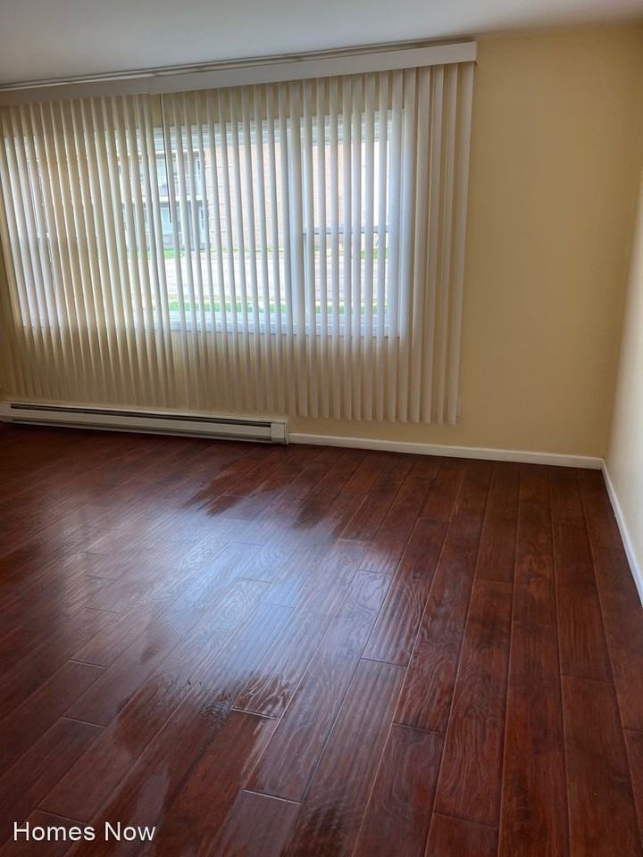 1904 Auburn St Apartments in Signal Hill, Rockford, IL 61103 Zumper