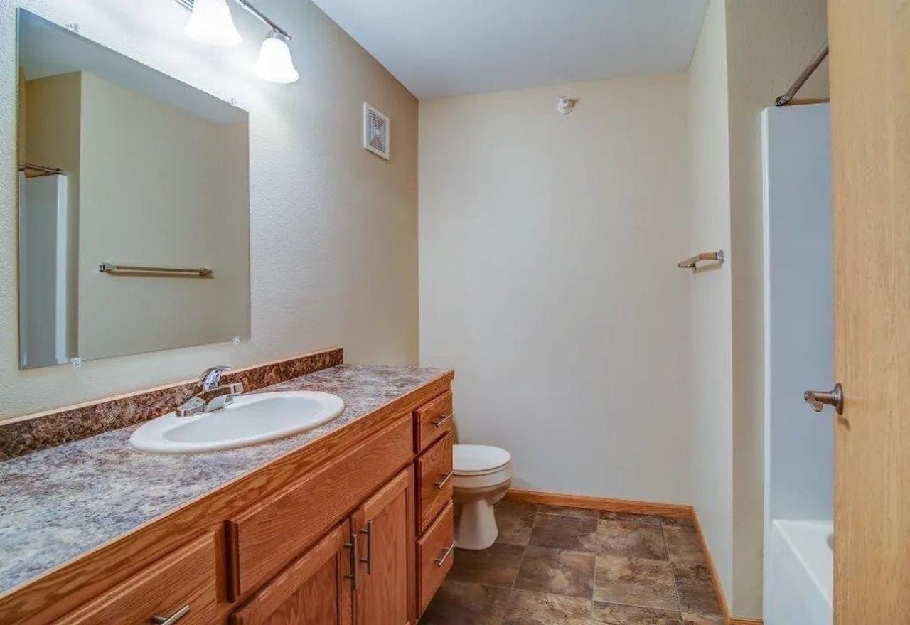 Corner View Apartments - Photo 4 of 7