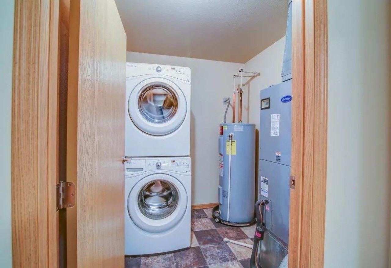 Corner View Apartments - Photo 5 of 7