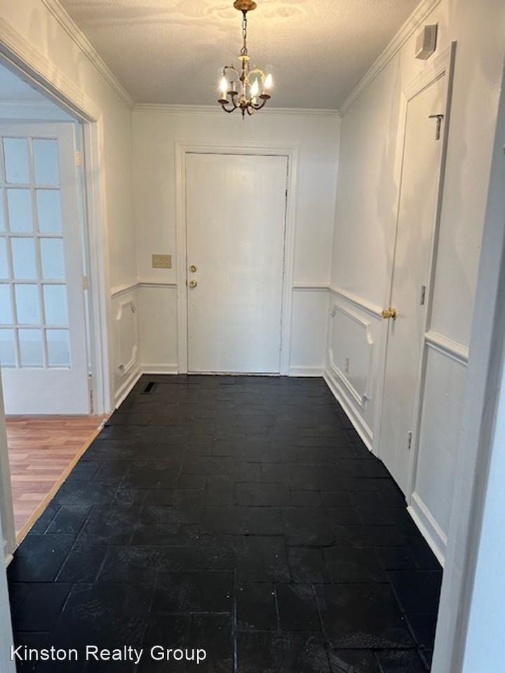 621 Lotus Pl - Photo 2 of 11