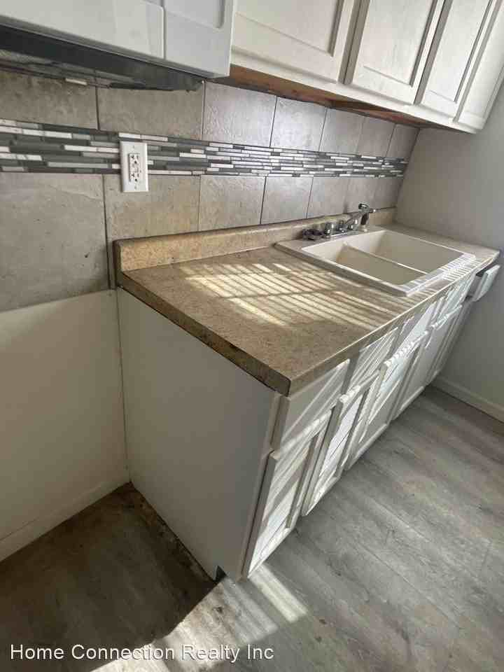 261 Arthur St - Photo 3 of 3