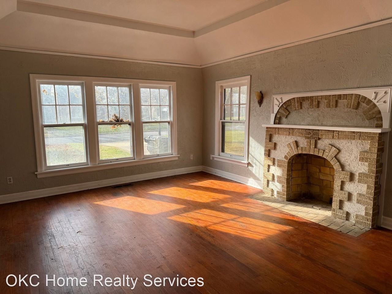 3105 Nw 22nd St - Photo 3 of 15