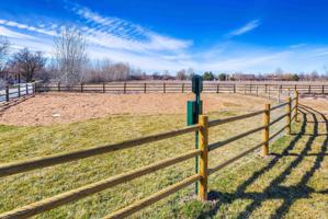 featured image of 827 E Riverside Dr