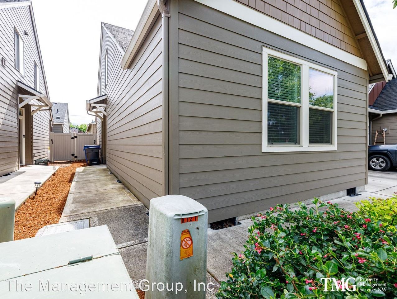 8227 Ne 20th St - Photo 2 of 17