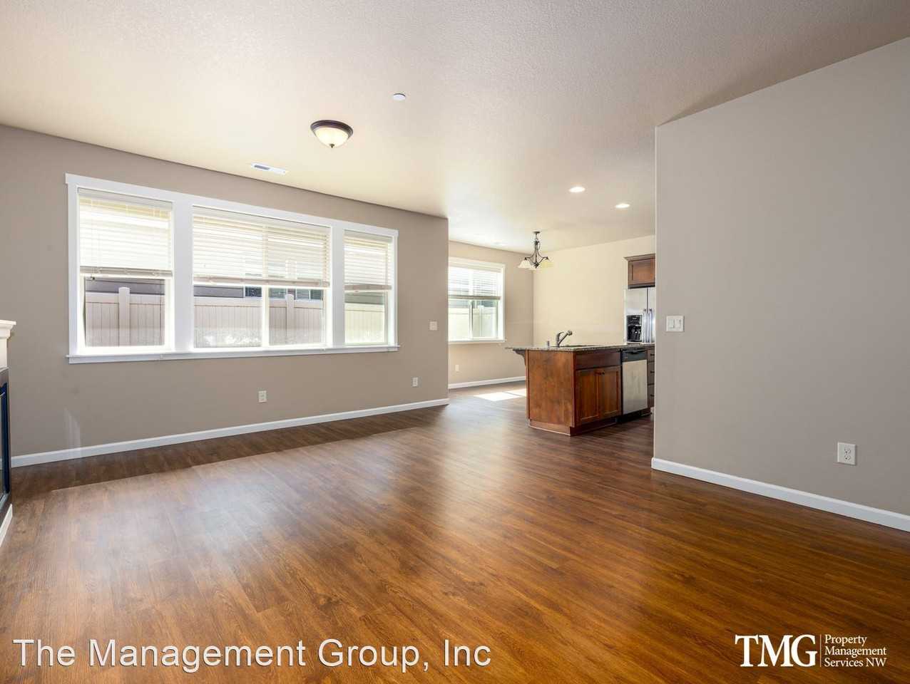 8227 Ne 20th St - Photo 3 of 17