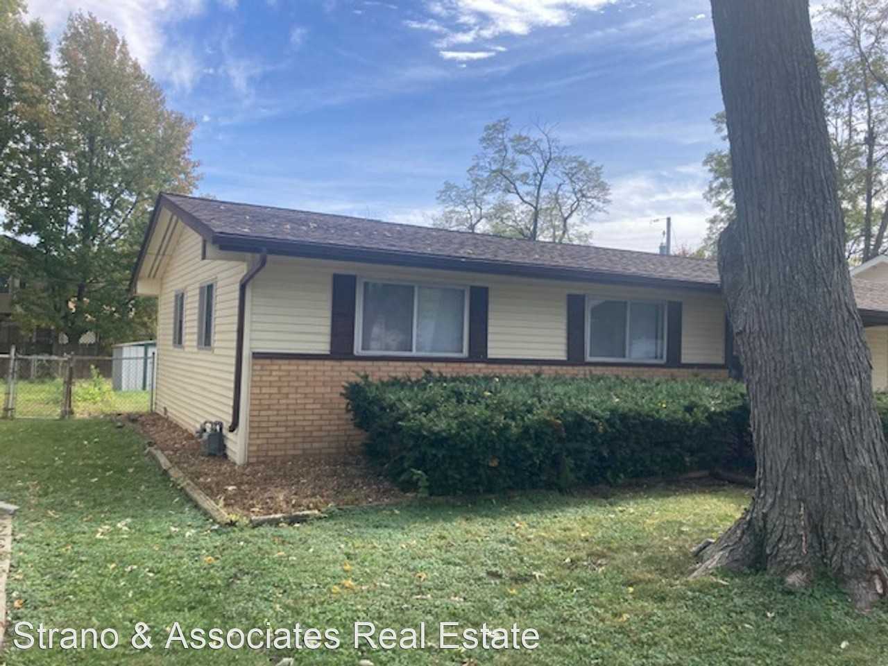 6104 Old Collinsville Rd - Photo 2 of 20