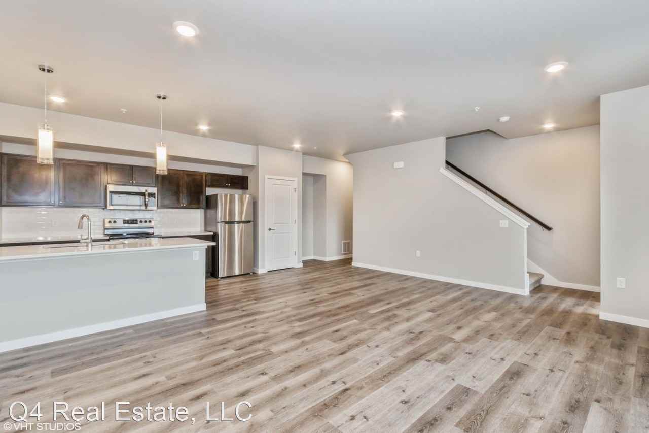 Big Ben Townhomes - Photo 2 of 5