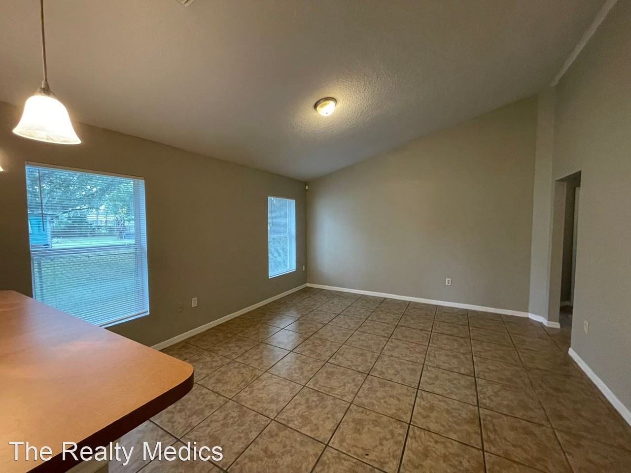 1613 Roosevelt Ave - Photo 2 of 14