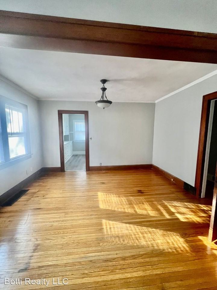 1716 Hancock St - Photo 3 of 10