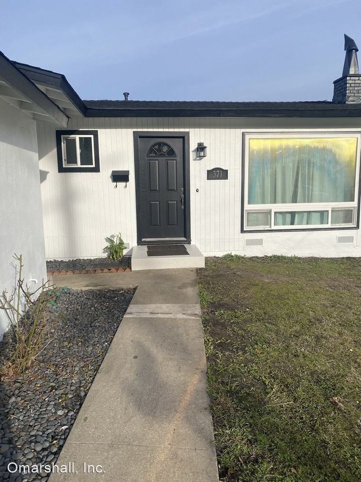 371 Seaside Dr - Photo 2 of 21