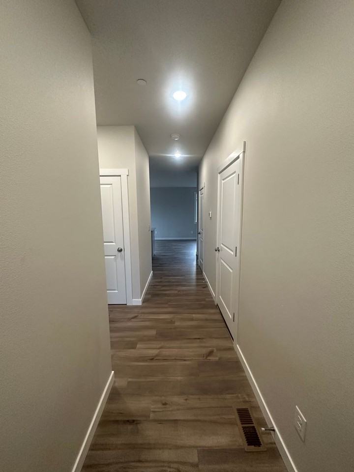 Newer low maintenance duplex in highly desired Camas area w/ great schools! - Photo 2 of 29