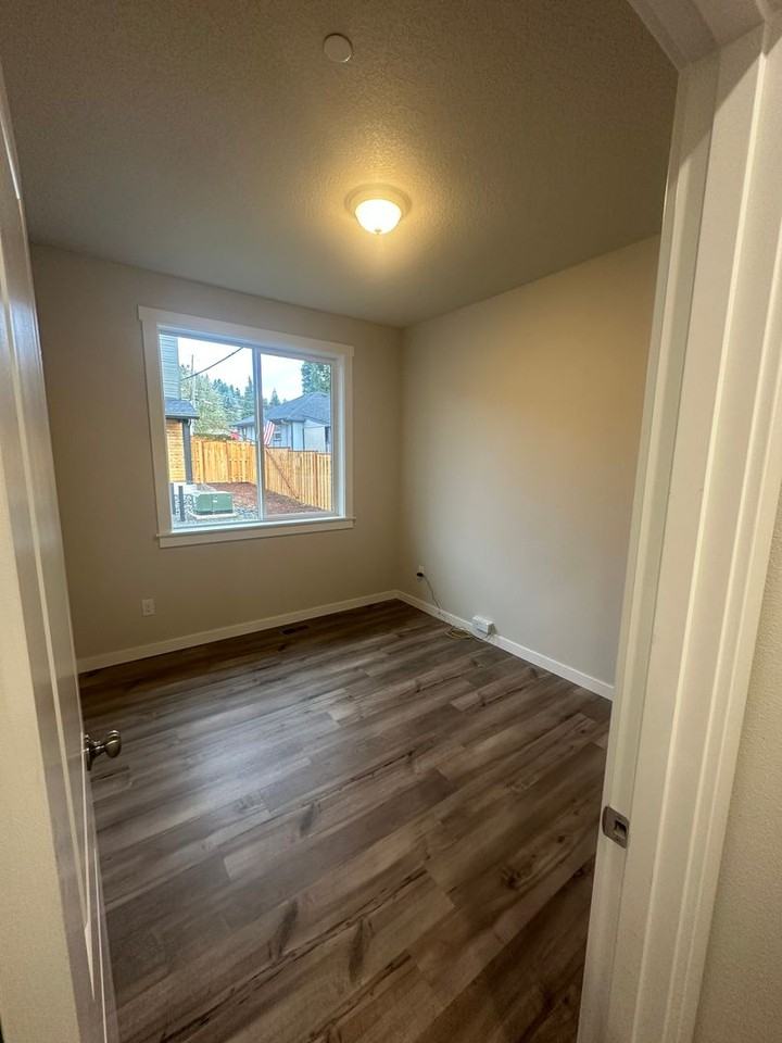 Newer low maintenance duplex in highly desired Camas area w/ great schools! - Photo 5 of 29