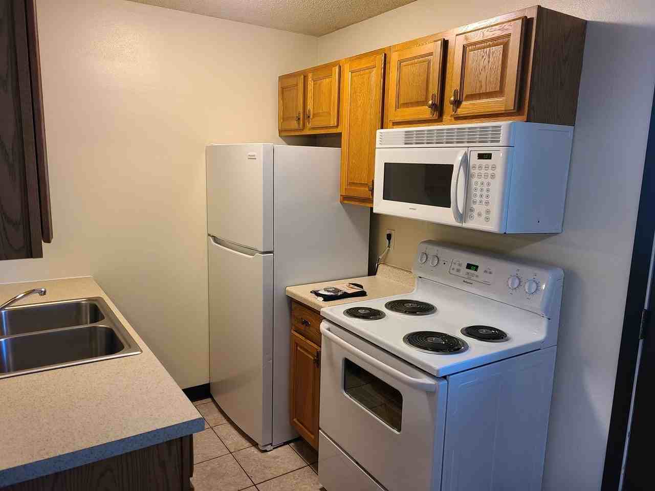 Quincy Court Apartments - Photo 3 of 26