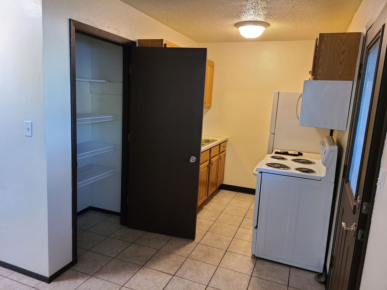 Quincy Court Apartments - Photo 5 of 26