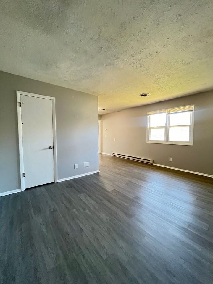 2111 Todd Dr - Photo 3 of 10