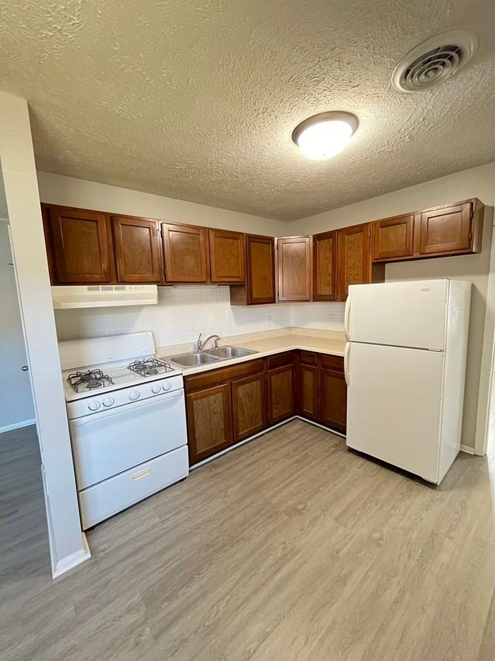 2111 Todd Dr - Photo 5 of 10