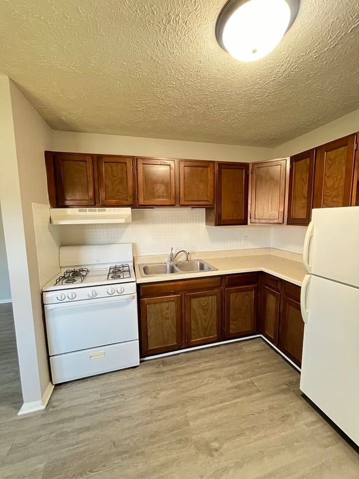 2111 Todd Dr - Photo 6 of 10