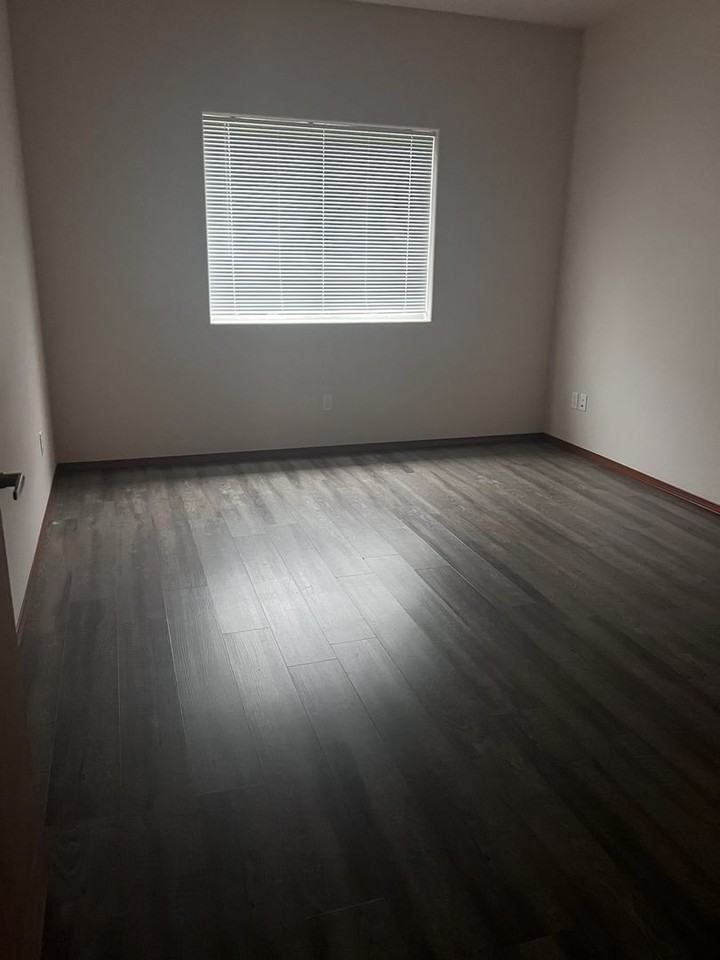 252Kingwood Apartments 441, 533, & 535 SW Kingwood Ave, Mill City