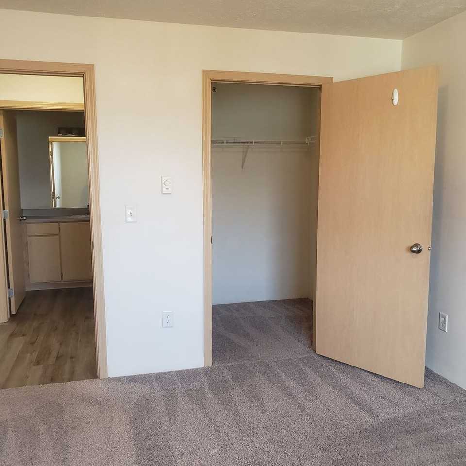 Deerfield - Photo 7 of 38