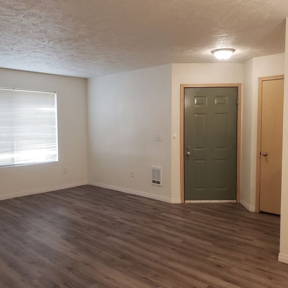 Deerfield - Photo 6 of 38