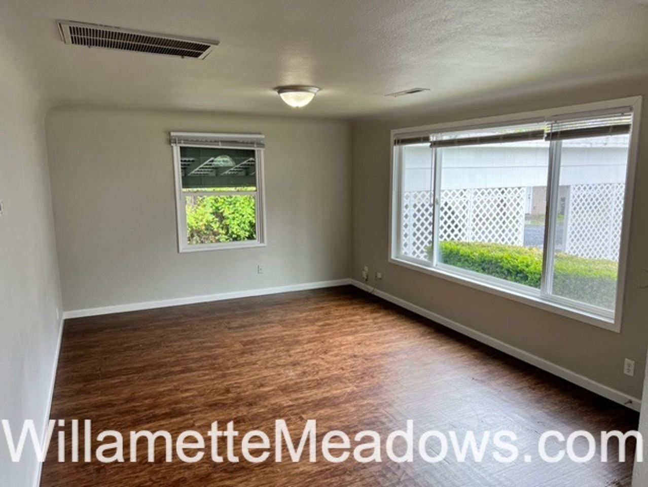 683 Catterlin St Ne - Photo 6 of 24
