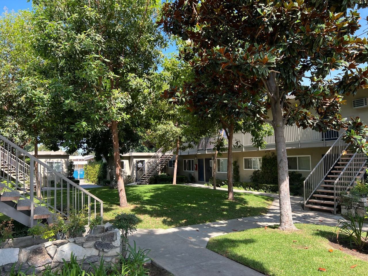 Newly Renovated Two Bedroom One Bathroom Apartment Homes Apartments