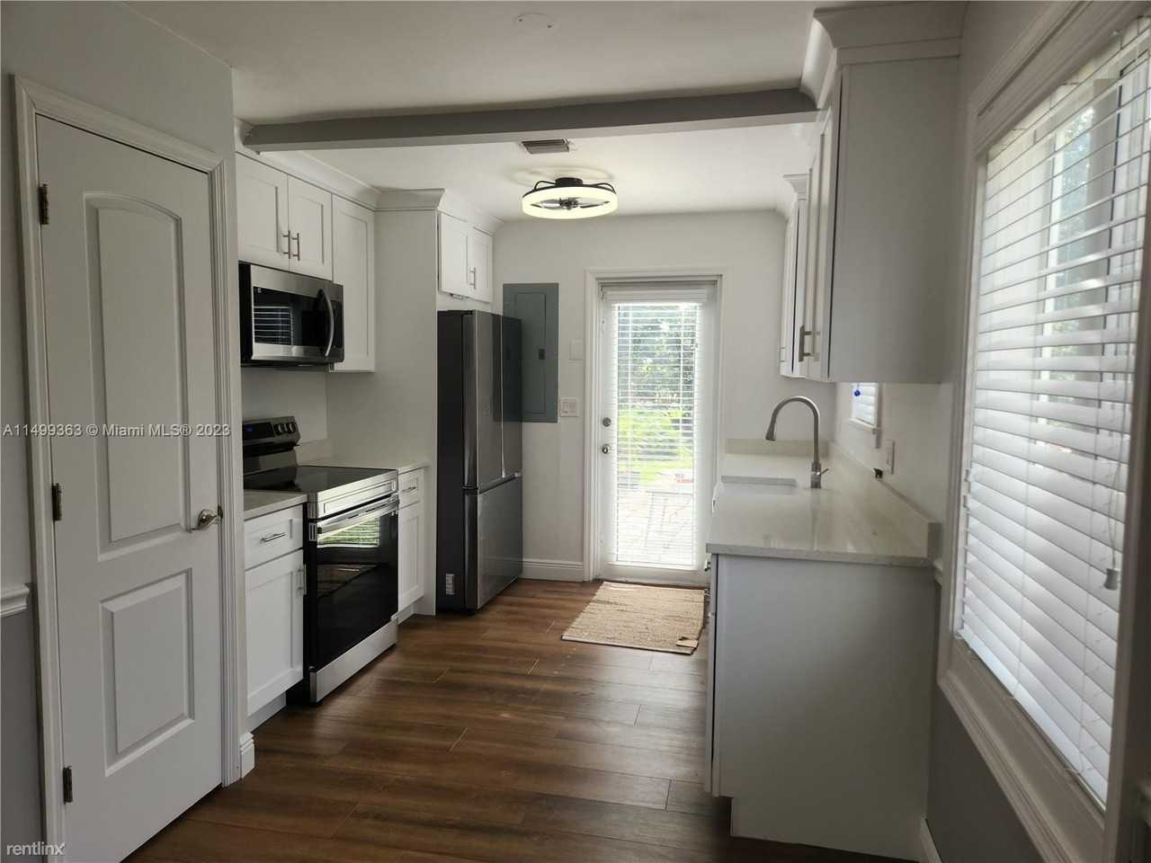 922 Upland Rd - Photo 2 of 13