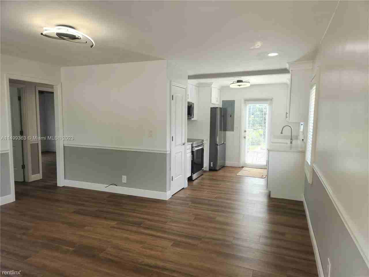 922 Upland Rd - Photo 3 of 13