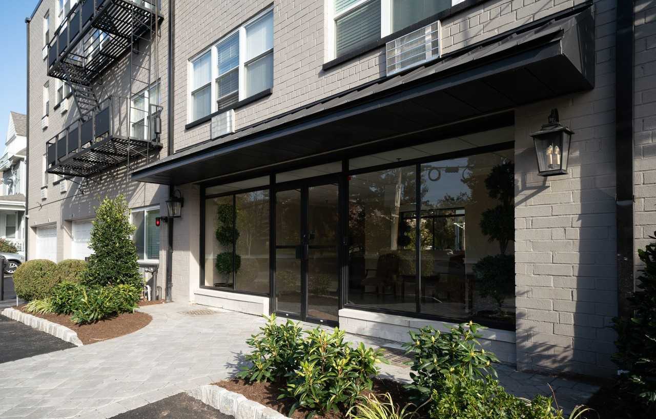 The Cornerstone: Heat, Gas, Hot & Cold Water Included, Elevator, Cat & Dog Friendly - Photo 2 of 39