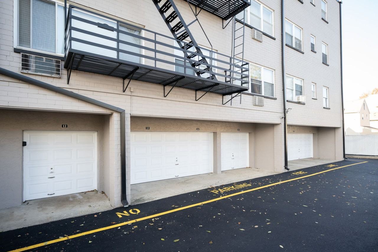 The Cornerstone: Heat, Gas, Hot & Cold Water Included, Elevator, Cat & Dog Friendly - Photo 7 of 39