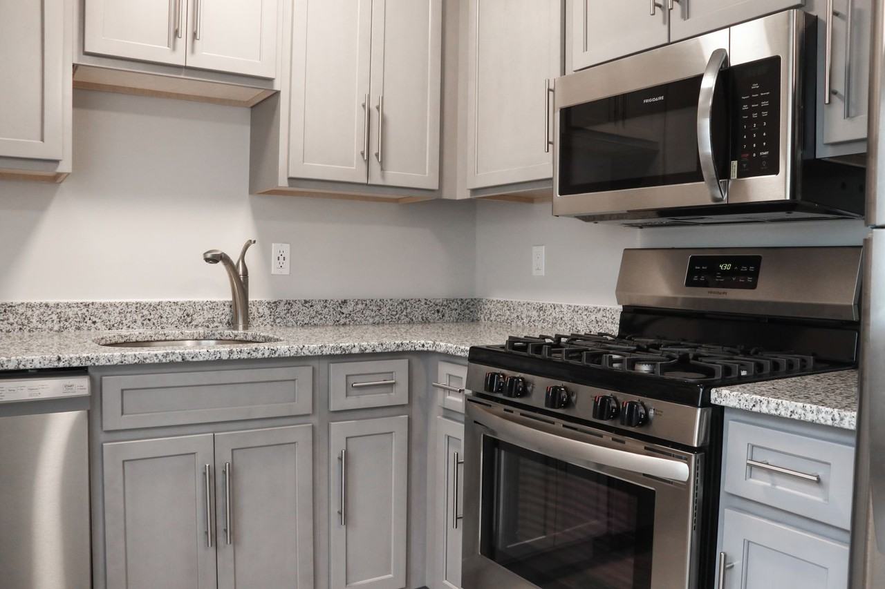 8 Union Ave LLC - Photo 5 of 32