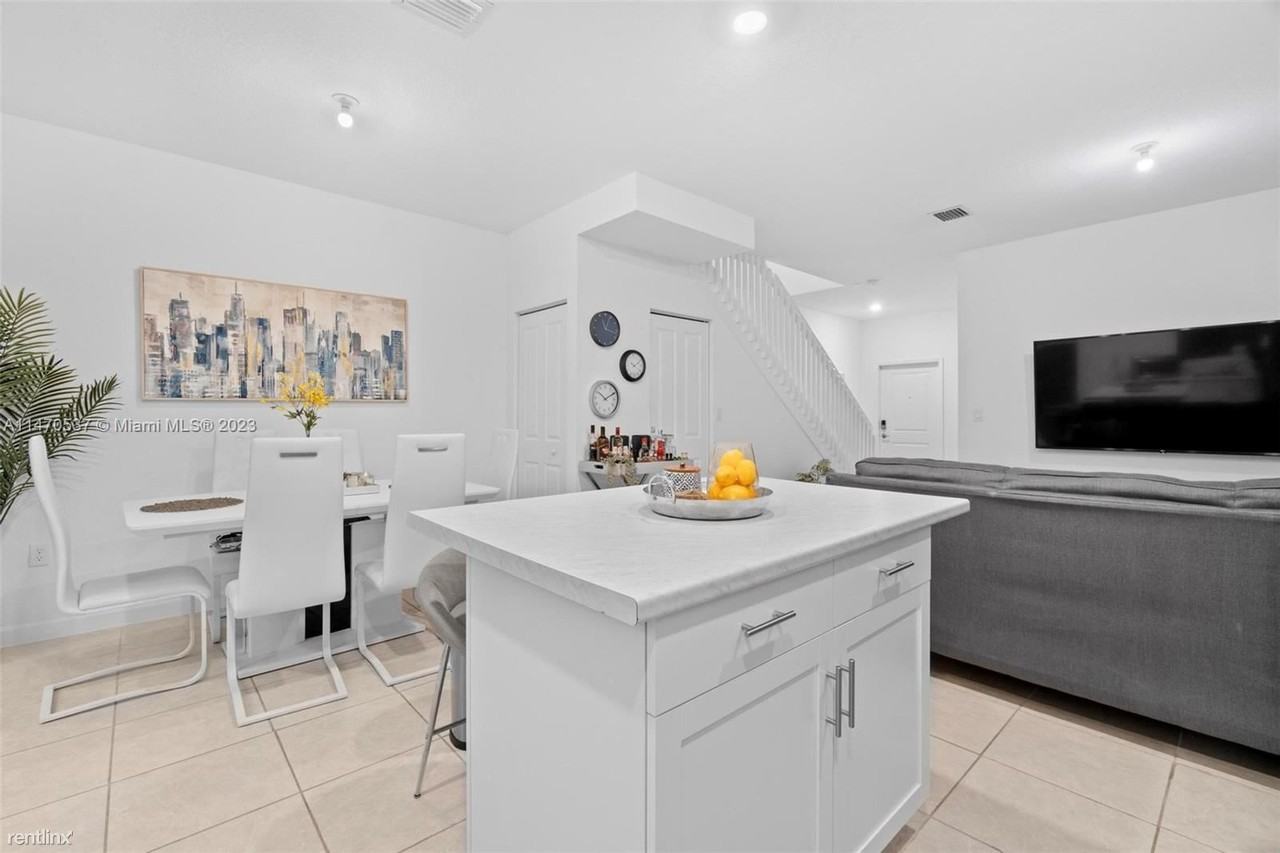 14807 Sw 183rd Ter - Photo 3 of 19