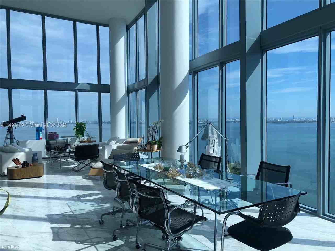 601 NE 36th St - Photo 2 of 7