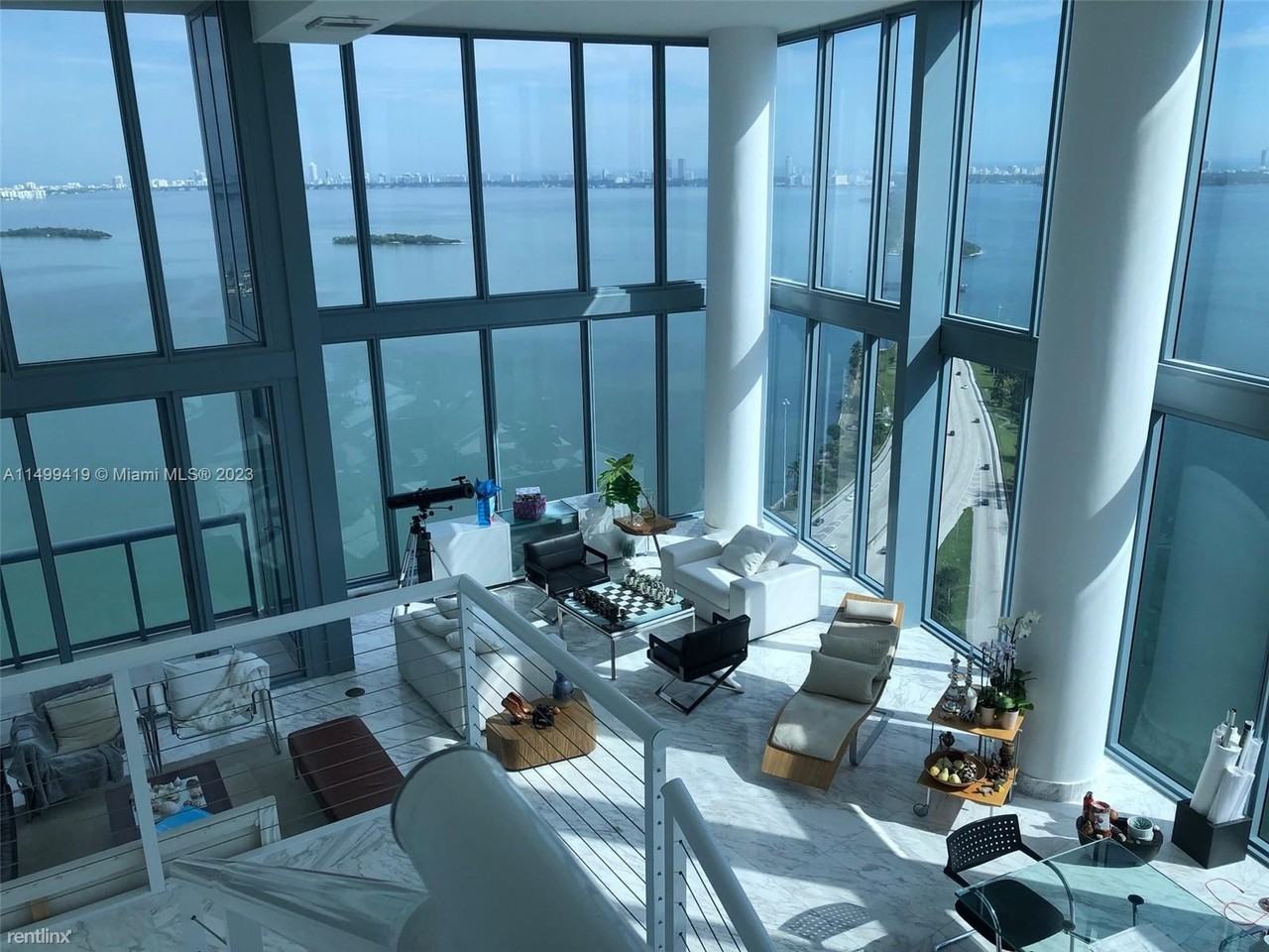 601 NE 36th St - Photo 3 of 7