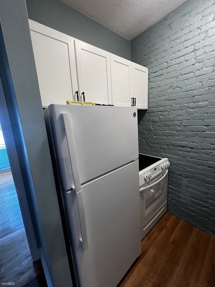 894 Huntington Ave - Photo 2 of 12
