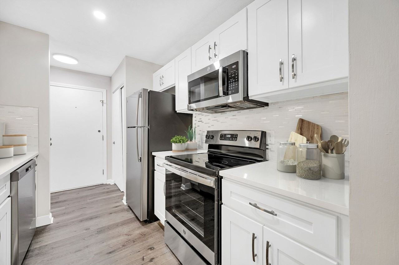 Tatnuck Square Apartments Worcester - Photo 6 of 26