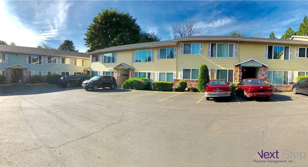 Hudson Court - Photo 3 of 7