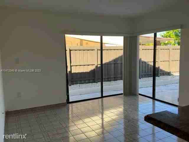 703 Sw 100th Court Cir - Photo 3 of 14