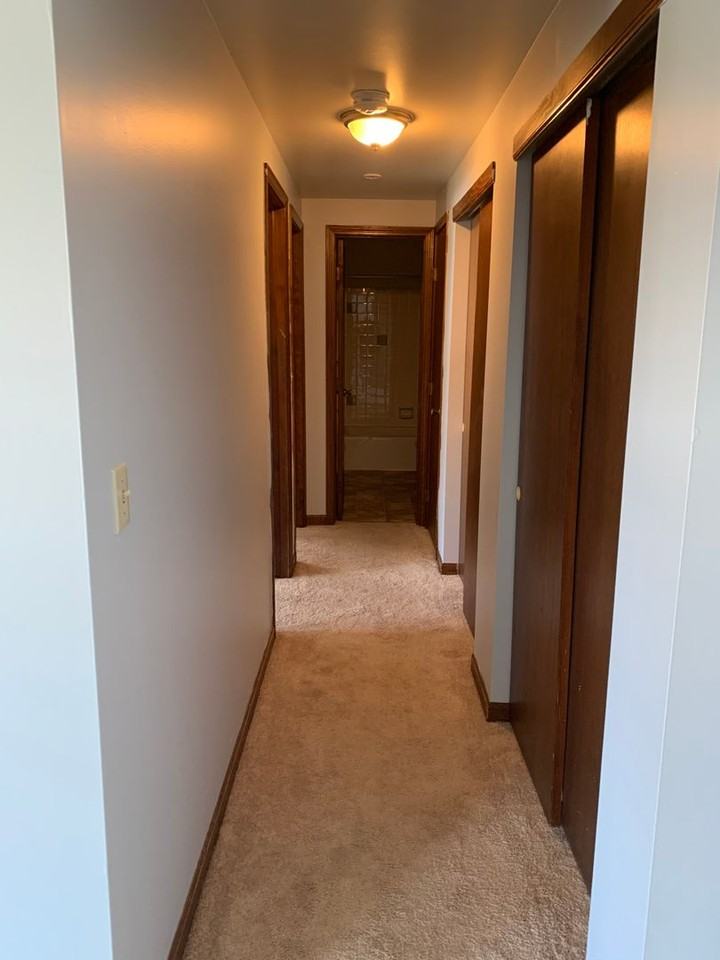 Tudor Heights Apartments - Photo 7 of 11