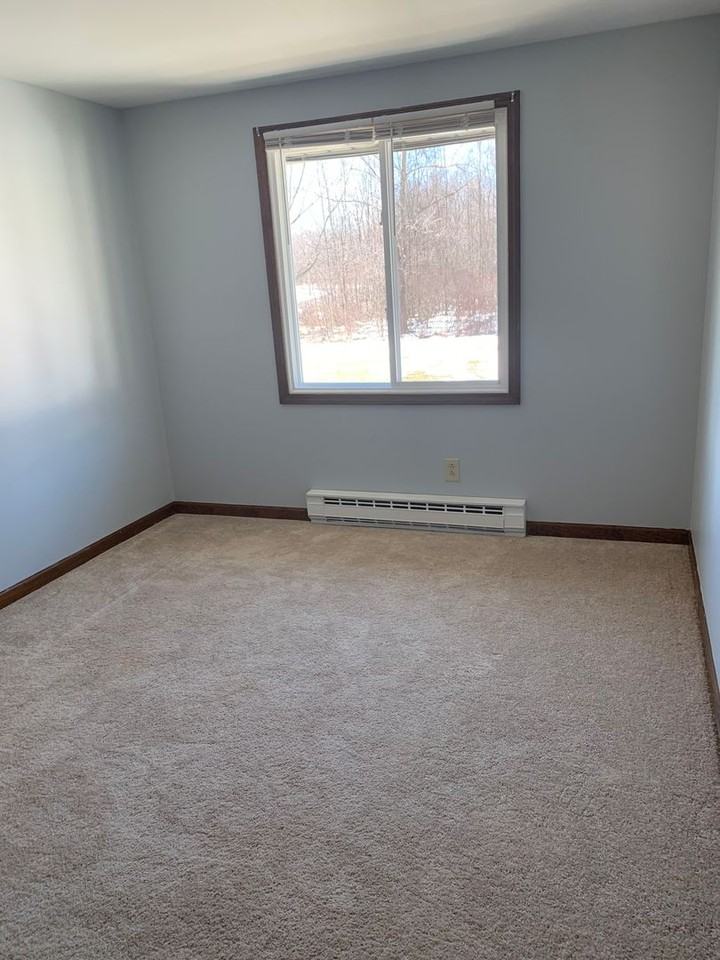 Tudor Heights Apartments - Photo 5 of 11