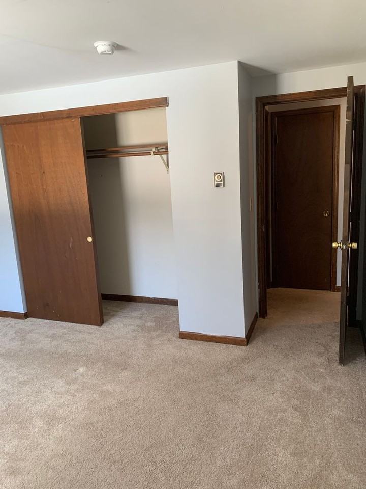 Tudor Heights Apartments - Photo 6 of 11