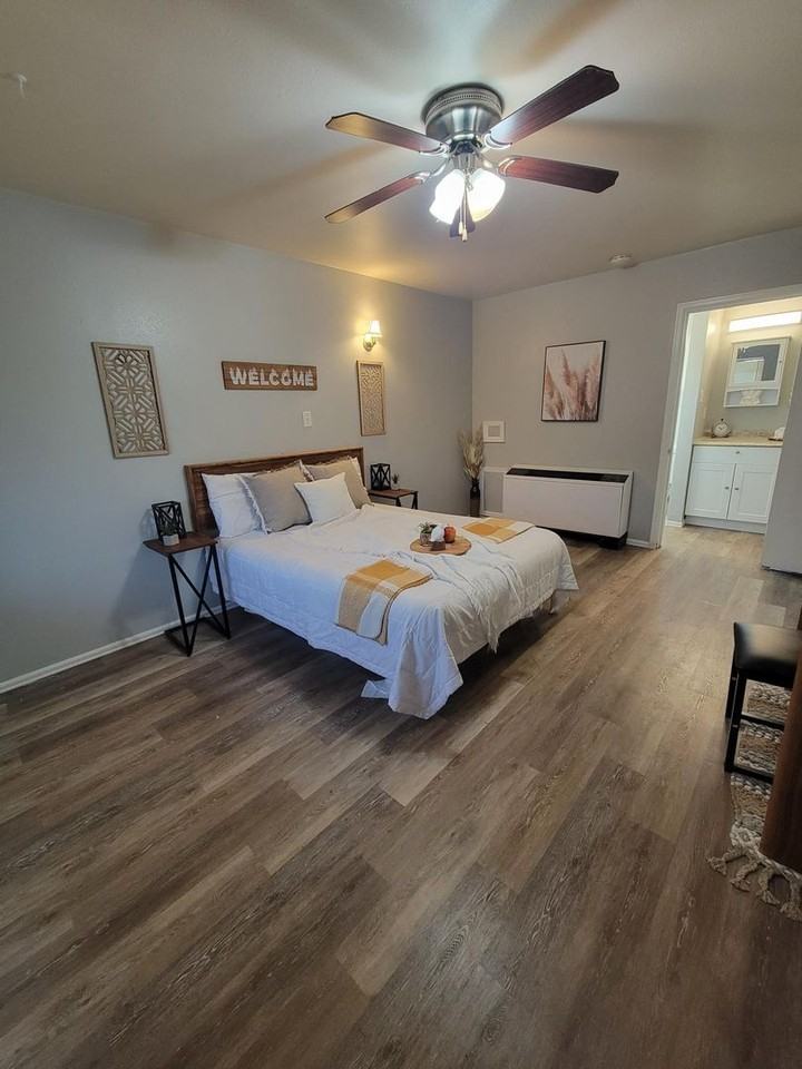 Affordable living without roommates, walking distance from CMU. Come take a tour! - Photo 4 of 7