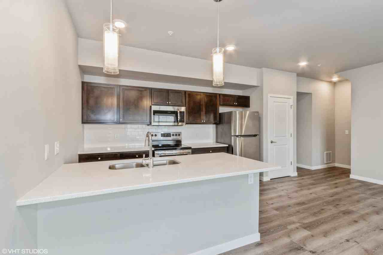 Big Ben Townhomes - Photo 4 of 11