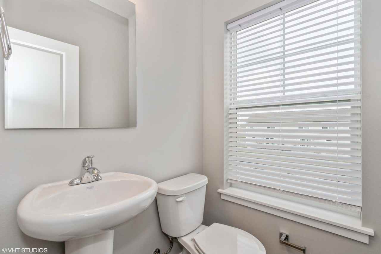 Big Ben Townhomes - Photo 6 of 11