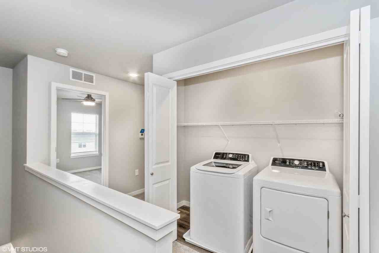 Big Ben Townhomes - Photo 7 of 11
