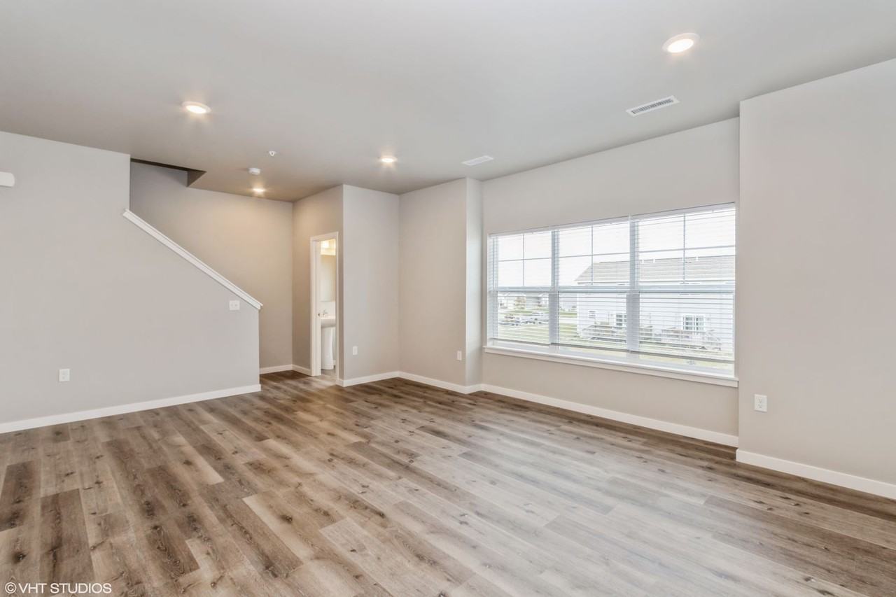 Big Ben Townhomes - Photo 5 of 12